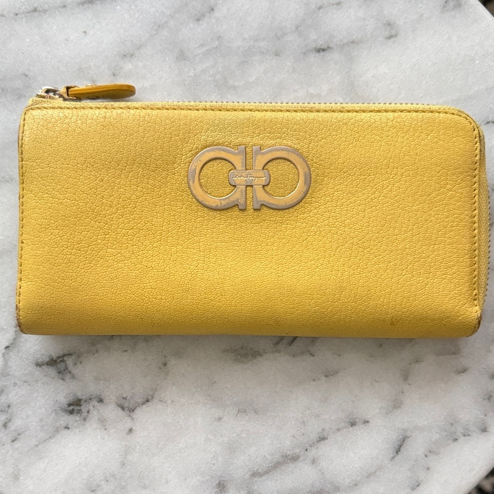 Salvatore Ferragamo 💛 Continental Wallet